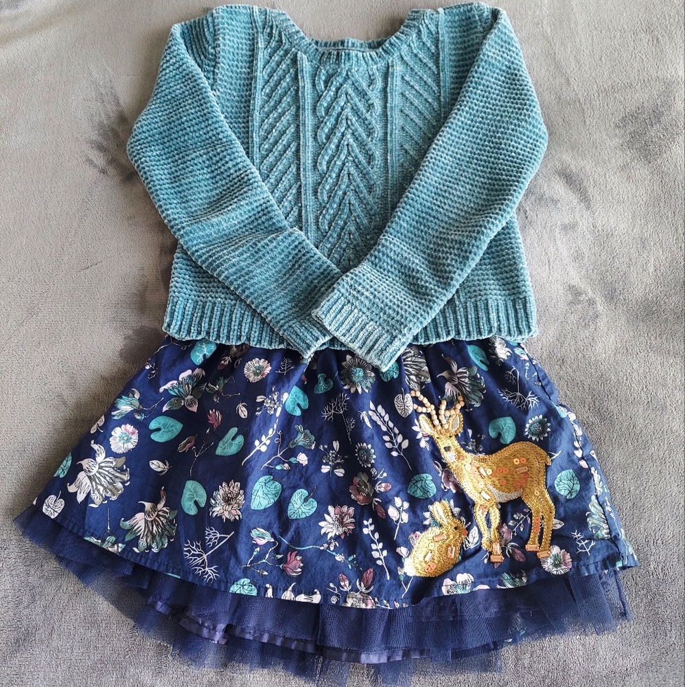 Girl's Sweater and Skirt Set, Size M (5-6yrs)